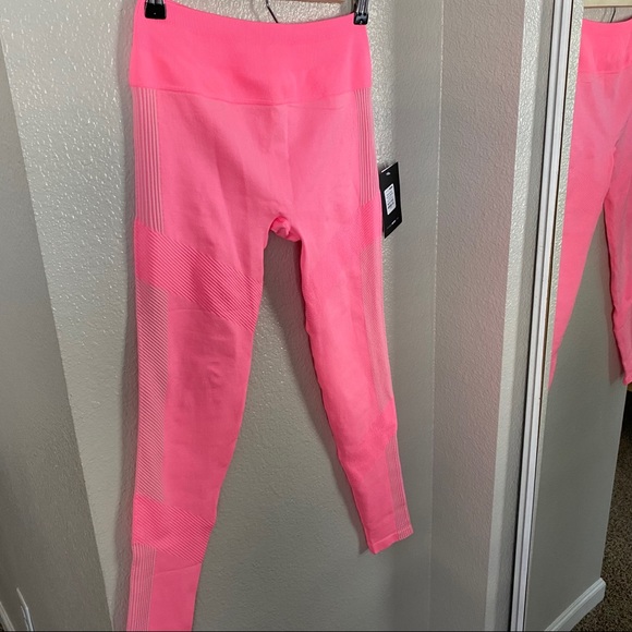 **Sold**Seamless Active Leggings - Picture 6 of 7